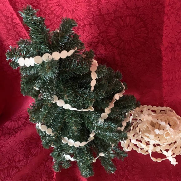36 YARDS (108 ft) of 1/2” round off white felt trim / Christmas tree garland - Picture 7 of 9